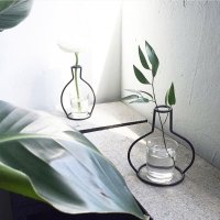 Minimal iron wire vase